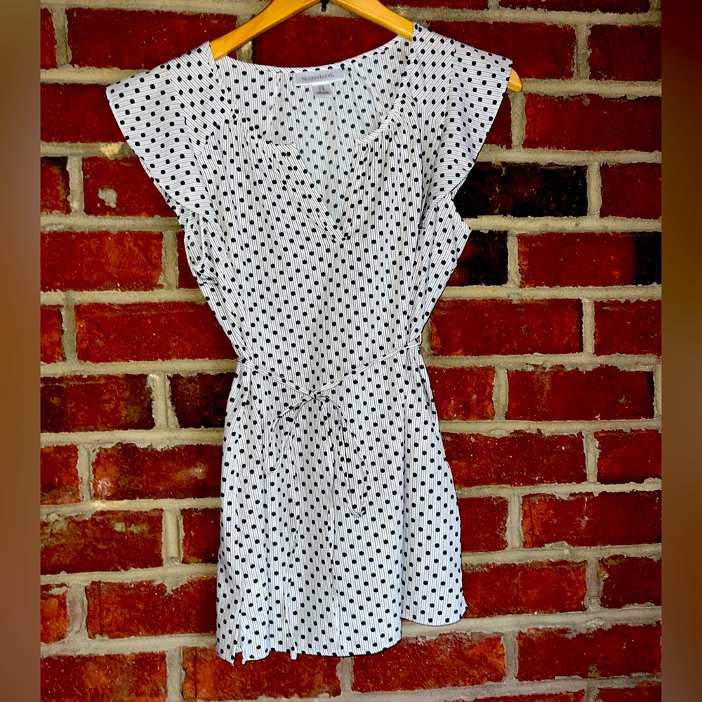 Motherhood Maternity flutter sleeve top with tie string at waist